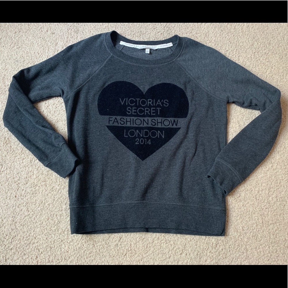 VS PINK LIMITED EDITION FASHION SHOW CREW NECK